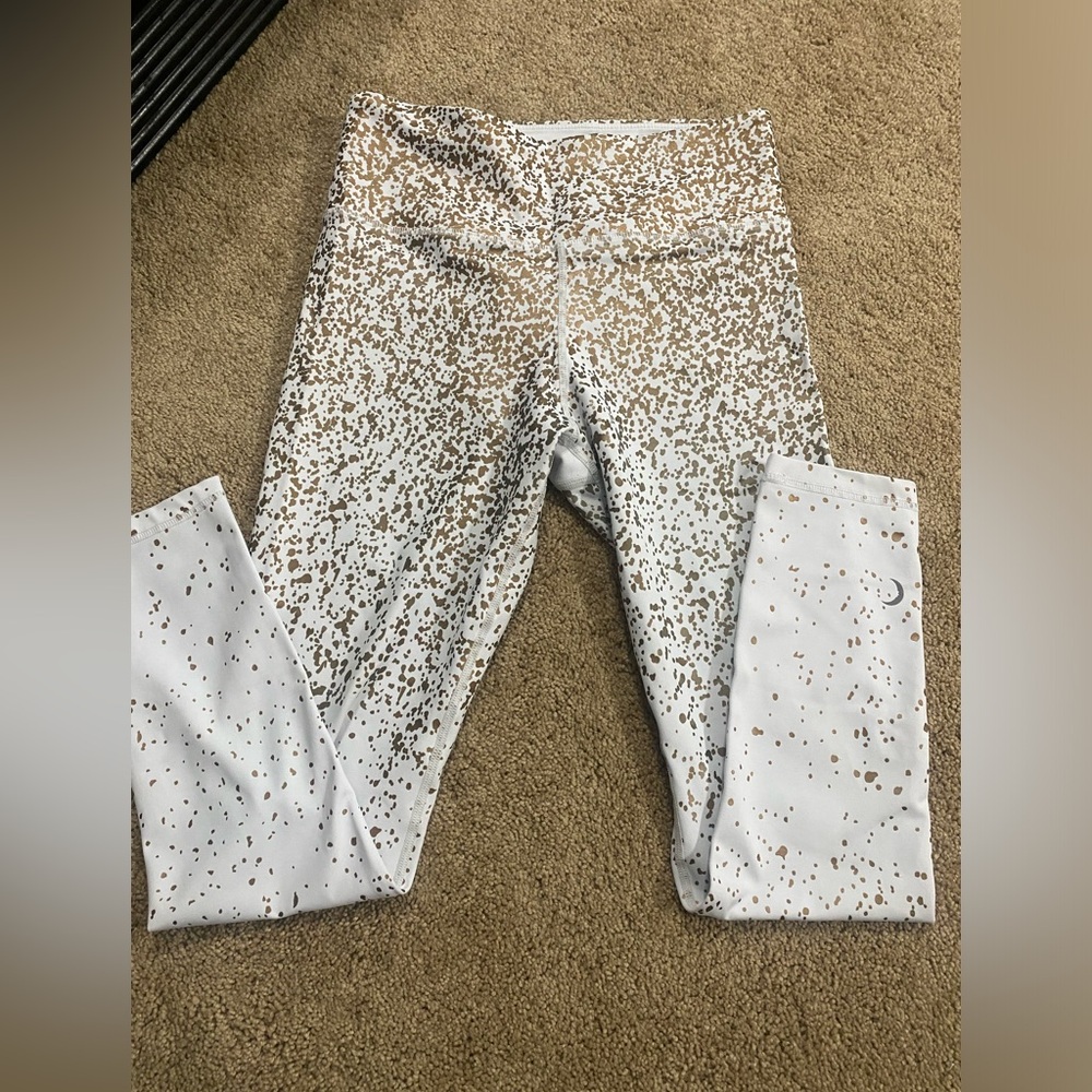 White and Brown Speckled Leggings
6-8 size